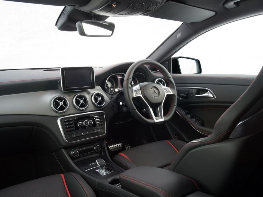 Mercedes-Benz CLA45 AMG 2013 года  (UK) (фото 5 из 30)